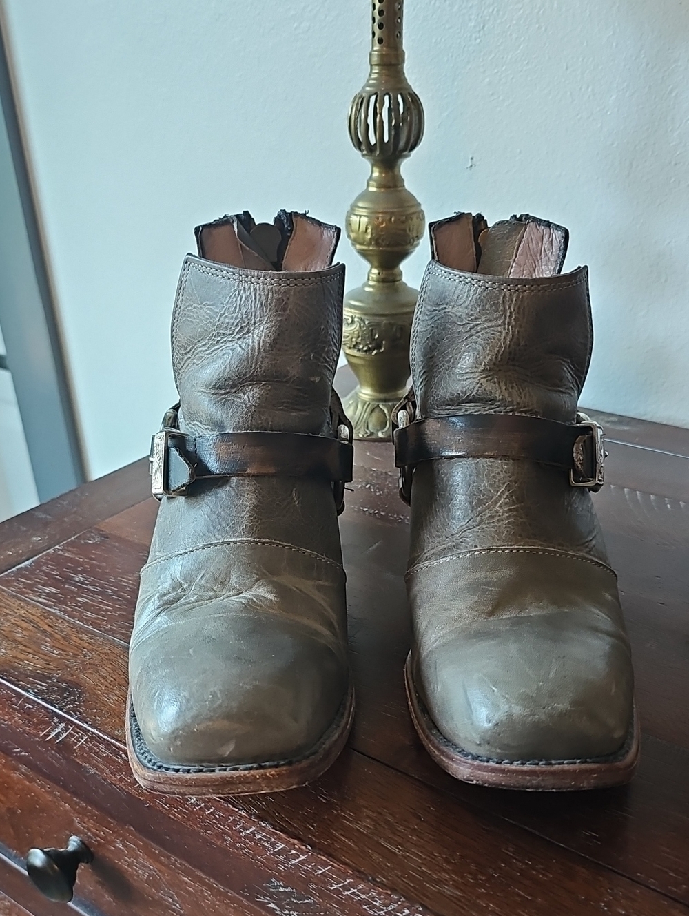 ●●FREEBIRD "TRUCE" GREY DISTRESSED BOOTIES GUC S.9●●
